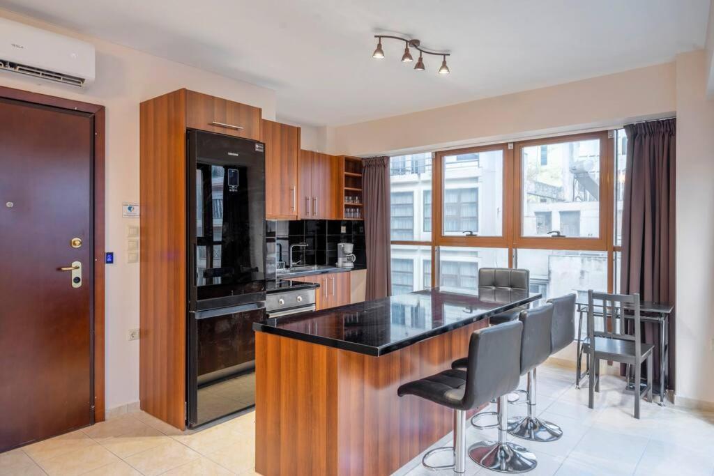 אתונה 2 Bedroom Renovated Apartment With A View מראה חיצוני תמונה